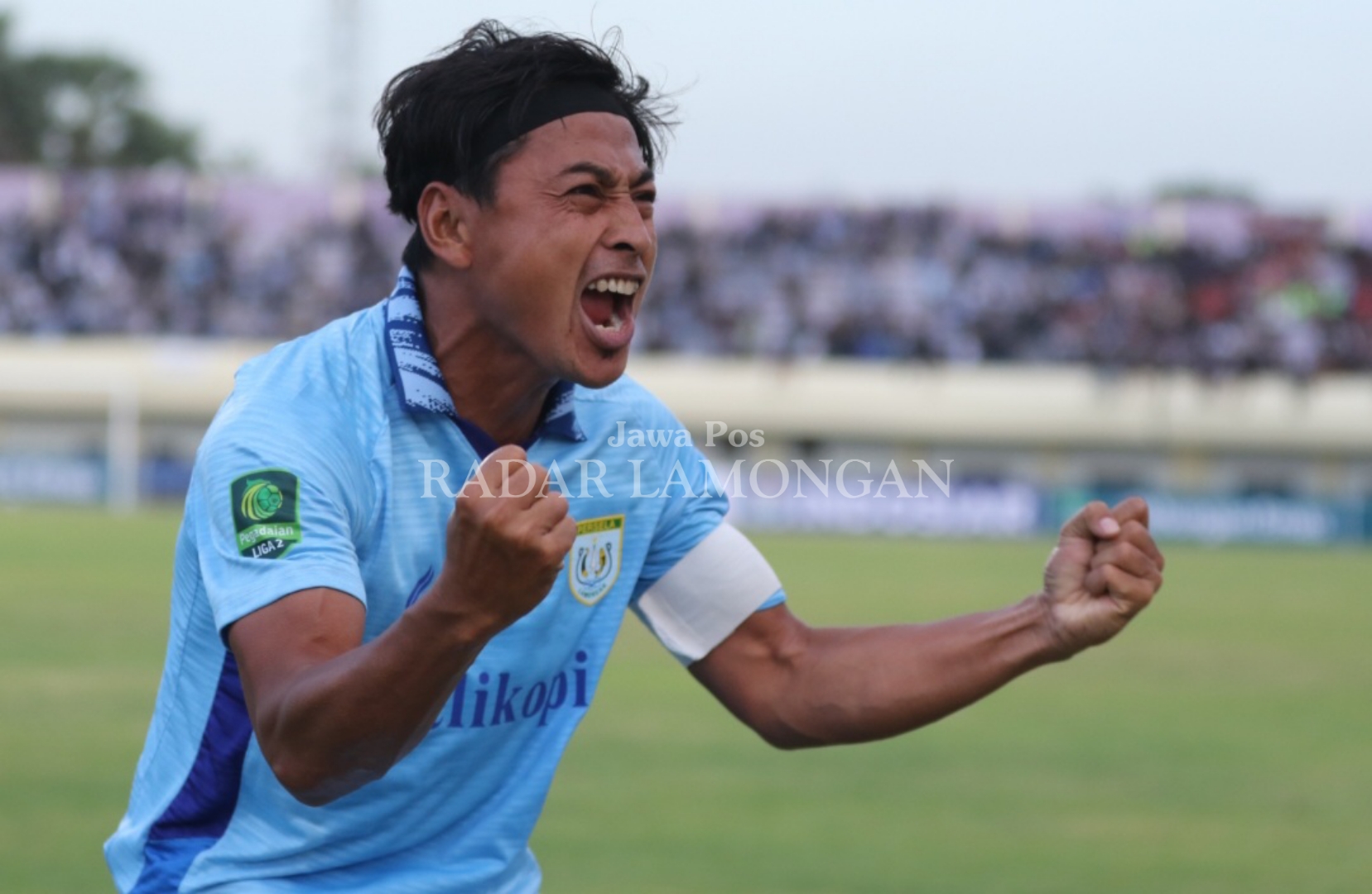 BERPENGALAMAN : Malang melintang di dunia Persepakbolaan Indonesia, Samsul Arif diharapkan bisa mengantar Persela meraih kemanangan atas Persewar Waropen (Anjar D. Pradipta / Radar Lamongan)