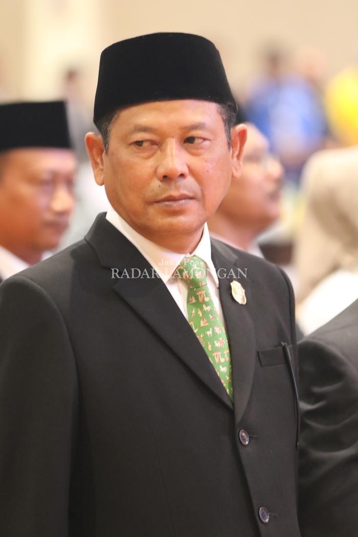 MASIH MINTA PERSETUJUAN DPP: H Abdul Ghofur mengundurkan diri sebagai anggota DPRD Lamongan karena maju pilkada. Hingga kini, kursinya masih kosong karena pengajuan PAW belum dilakukan.(ANJAR/RDR.LMG)