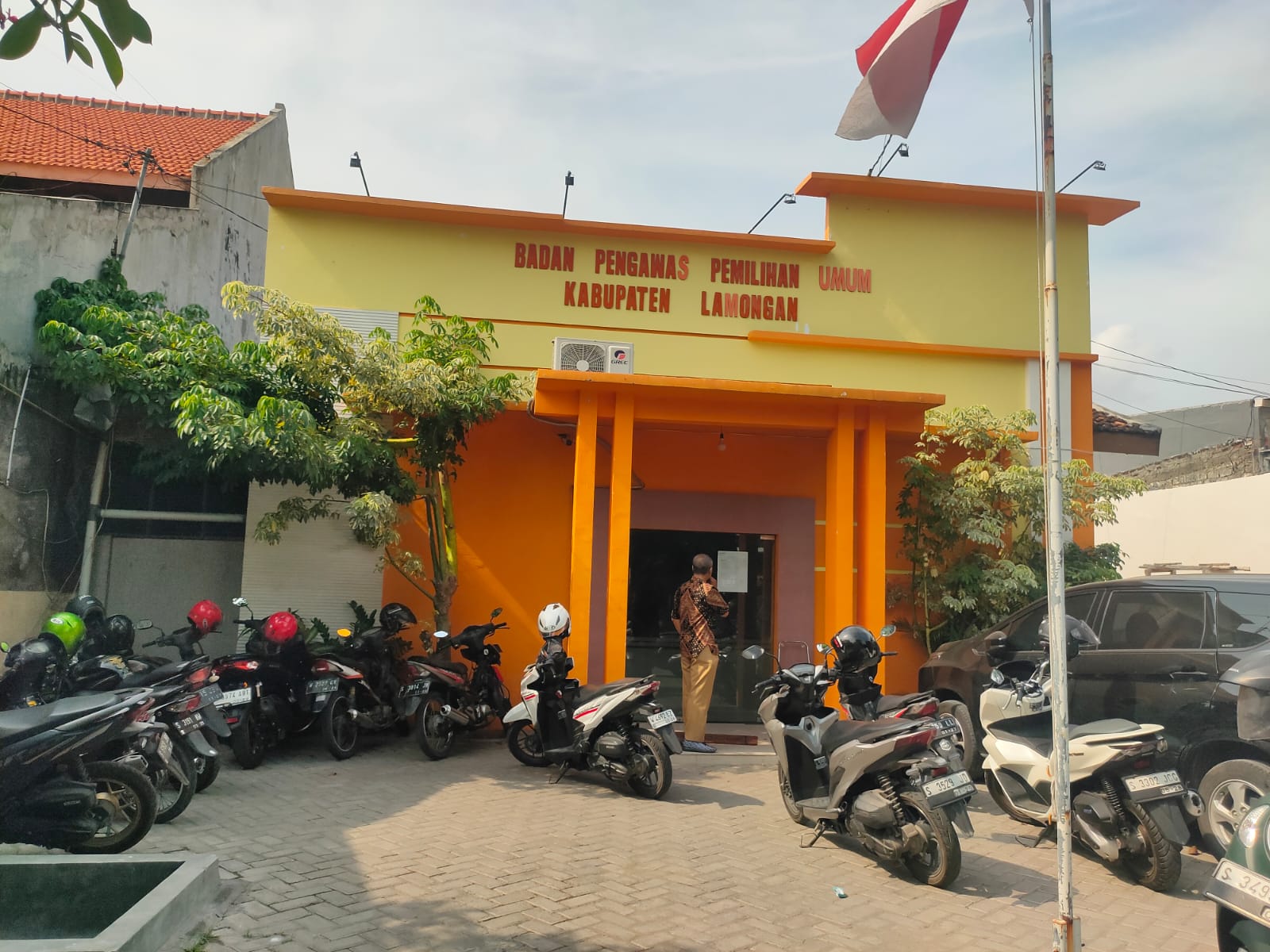 TEGAS: Bawaslu Lamongan memberhentikan satu Pengawas Desa Sugio karena terbukti melakukan pelanggaran kode etik.