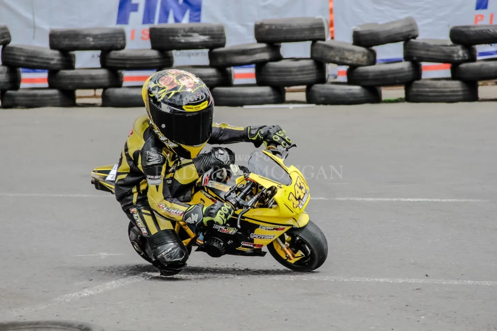 TANGGUH: Pembalap motor cilik di Lamongan, Muhammad Abraham Al-asraf saat mengikuti event FIM Mini GP di Boyolali.&nbsp;