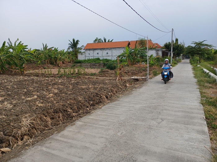 PENINGKATAN INFRASTRUKTUR: Jalan usaha tani untuk memudahkan petani menjual hasil panennya. (ANJAR DWI PRADIPTA/RDR.LMG)