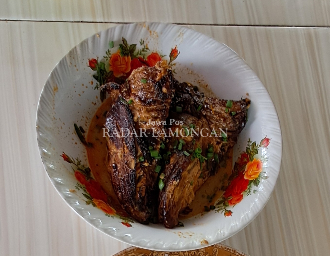 MENU ANDALAN : Lodeh Gabus Asap menu andalan di warung milik Afidatul Masfufah. (Gamal A/Radar Lamongan)