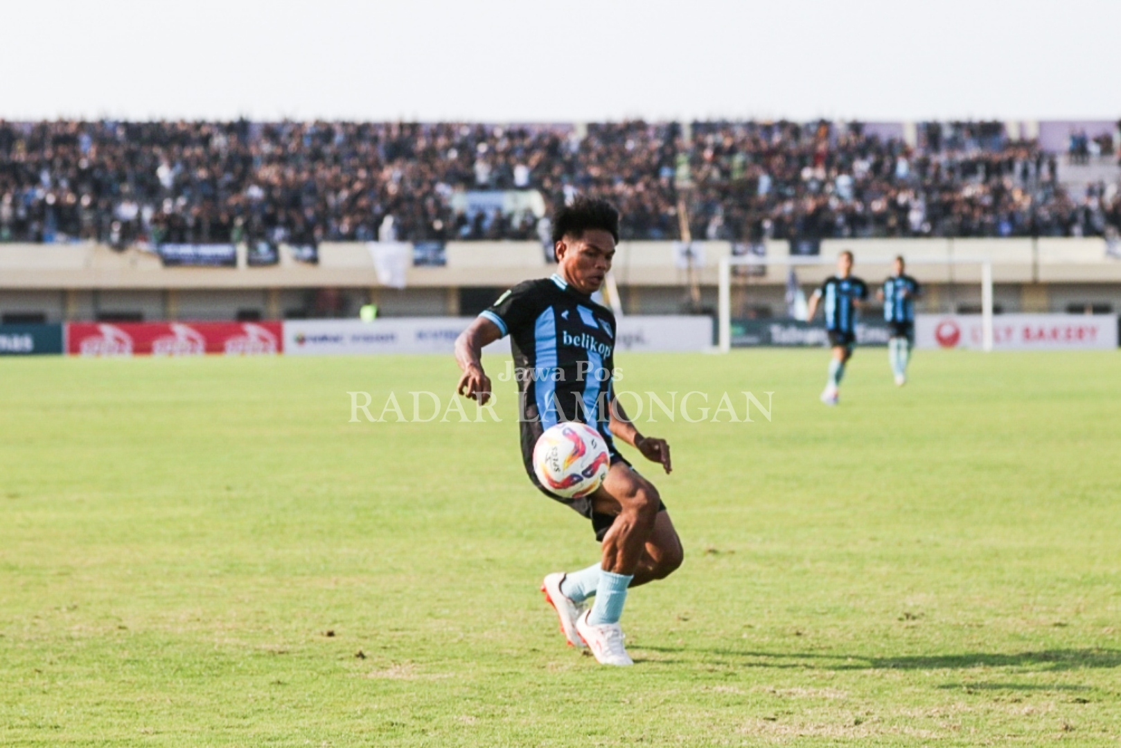 MILIKI PERAN VITAL: Absennya Rafiud Drajat di laga sebelumnya, cukup mempengaruhi kekuatan di sisi kanan pertahanan Persela.&nbsp;&nbsp;(Anjar D. Pradipta / Radar Lamongan)