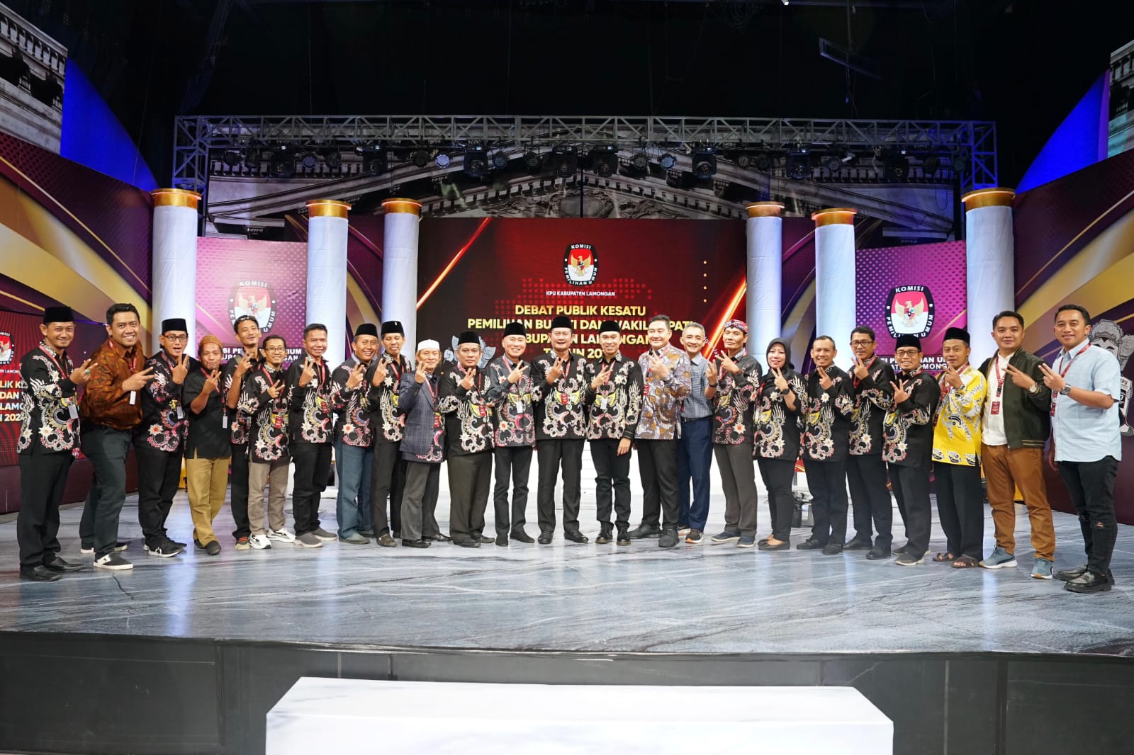 SOLID: Sejumlah tokoh dan parpol pengusung memberikan dukungan penuh kepada Yes-Dirham.&nbsp;