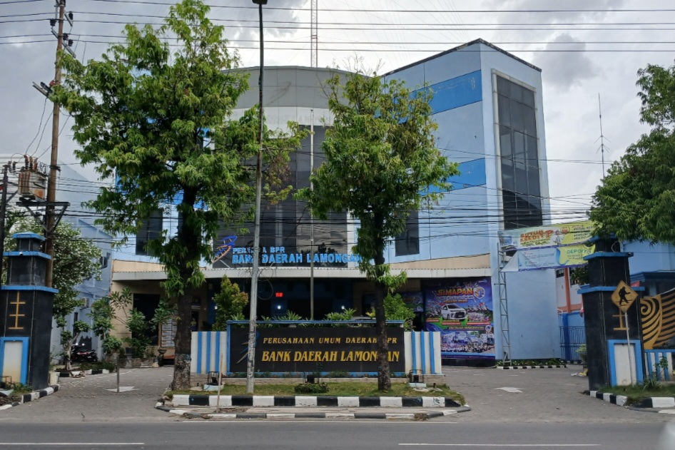 MENDESAK: Pemkab Lamongan mengusulkan raperda terkait perubahan Perumda BPR BDL menjadi perseroda, yang nantinya diharapkan bisa lebih profesional.(Anjar / Radar Lamongan)&nbsp;