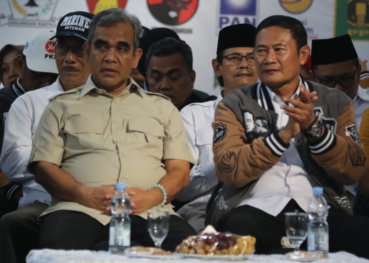 DUKUNGAN DARI PUSAT: Ketua MPR RI dan Sekjend Gerindra, Ahmad Muzani bersama Cabup Kabupaten Lamongan Nomor Urut Dua, Yuhronur Efendi. (ANJAR/RDR.LMG)