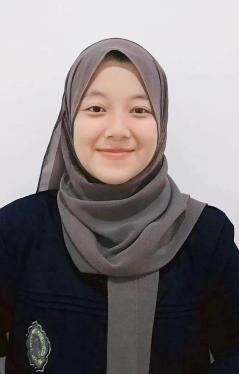 KULIAH DAN KERJA: Siti Ilmiyatus Sholikhaj, mahasiswi Unisla. (IST/RDR.LMG)