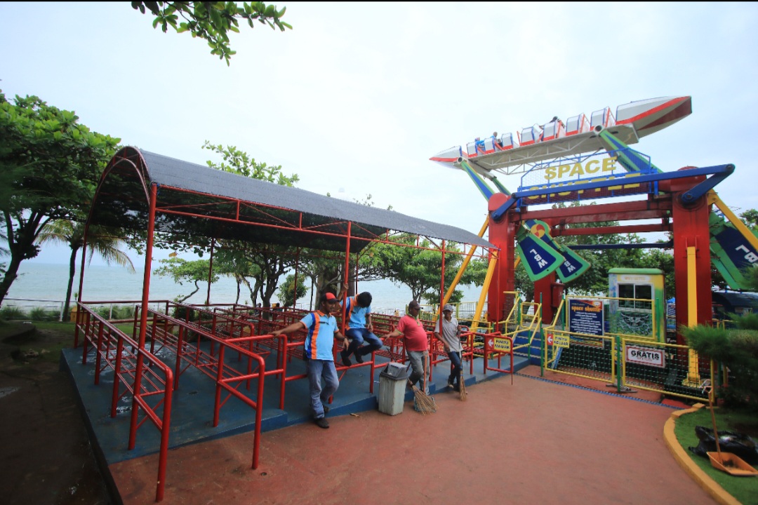 HARUS DIPERHATIKAN: DPRD Lamongan meminta agar OPD mengintensifkan perawatan wahana objek wisata, untuk mengantisipasi lonjakan pengunjung saat libur nataru.&nbsp;(Anjar D. Pradipta / Radar Lamongan)