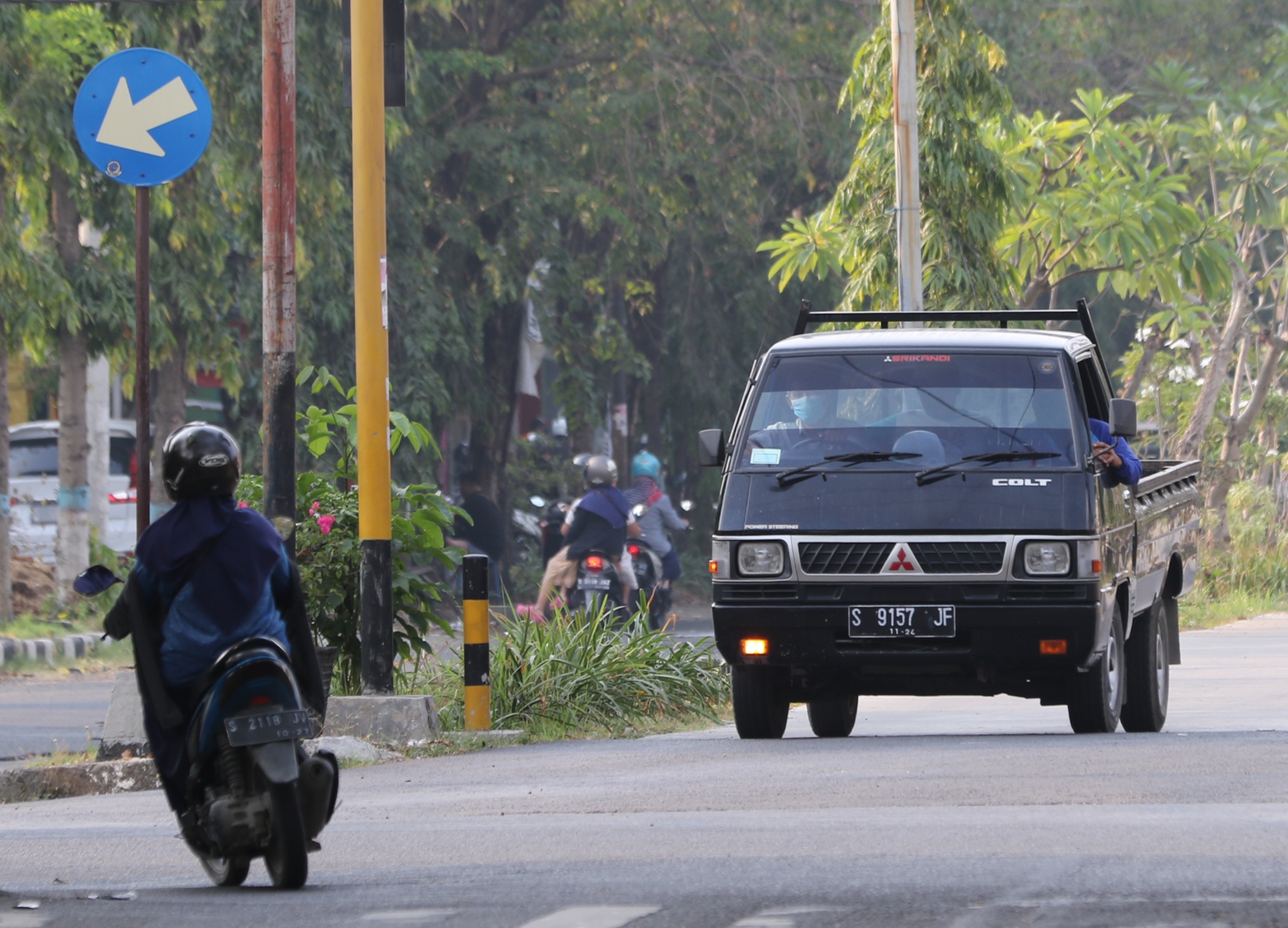TAK BERPENGARUH: Uji KIR gratis telah diterapkan, tapi jumlah pemilik kendaraan yang melakukan uji kelayakan kendaraan justru turun tahun ini.&nbsp;(Anjar / Radar Lamongan)
