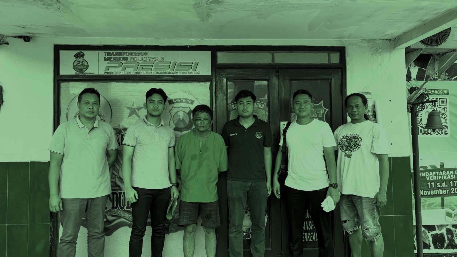DIAMANKAN DI BANGKALAN: Petugas yang diterjunkan mengamankan tersangka curanmor . (IST/RDR.LMG)