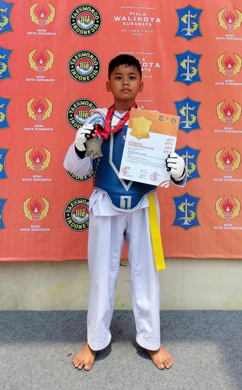 SUKA LOMPAT TALI: Ellegan Junior Perdana. (IST/RDR.LMG)