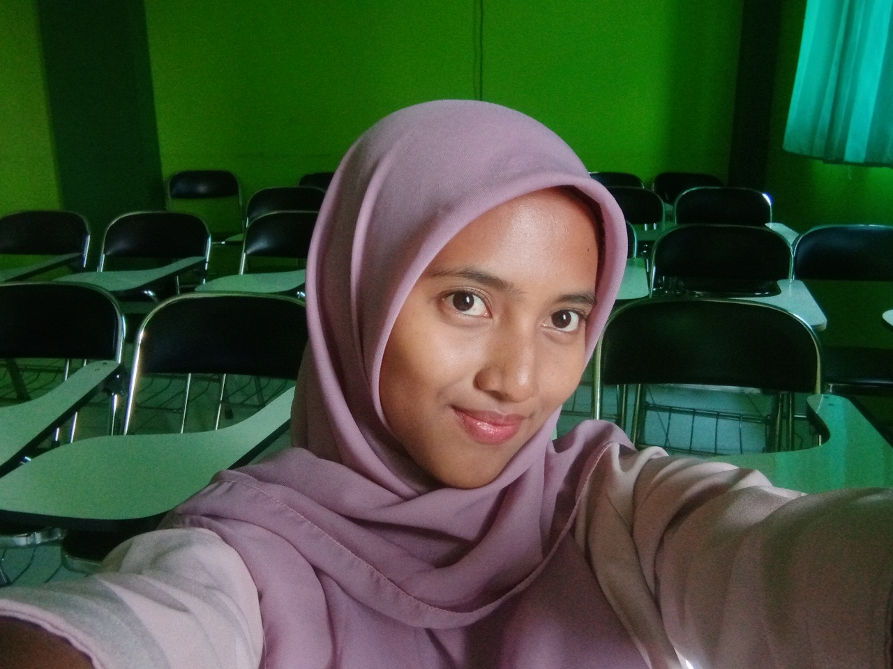 INGIN KE LUAR NEGERI : Khoiriyah ingin melanjutkan S2 di luar negeri. (IST/RDR.LMG)