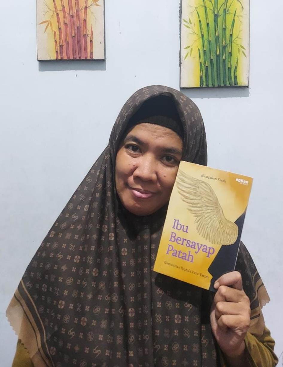 PENULIS: Triana Dewi, guru SMP yang sudah terbitkan 40 buku. (IST/RDR.LMG)