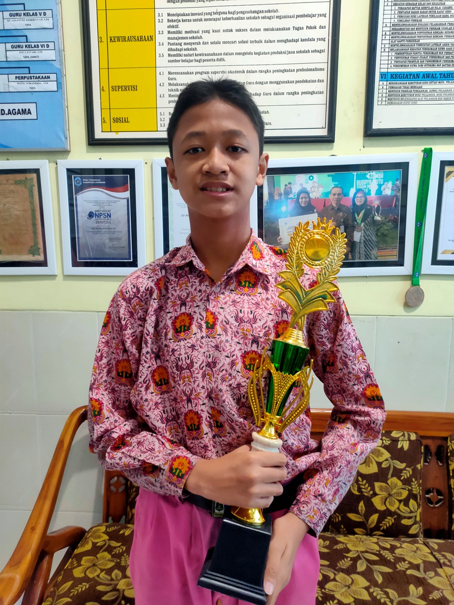 INGIN MONDOK: Muhammad Izzan Raqilla. (IST/RDR.LMG)