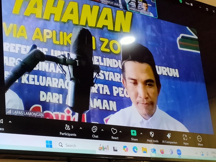 DITUNTUT DUA TAHUN PENJARA: Muchamad Amir Muchsinin menjalani persidangan secara online. (IST/RADAR LAMONGAN)