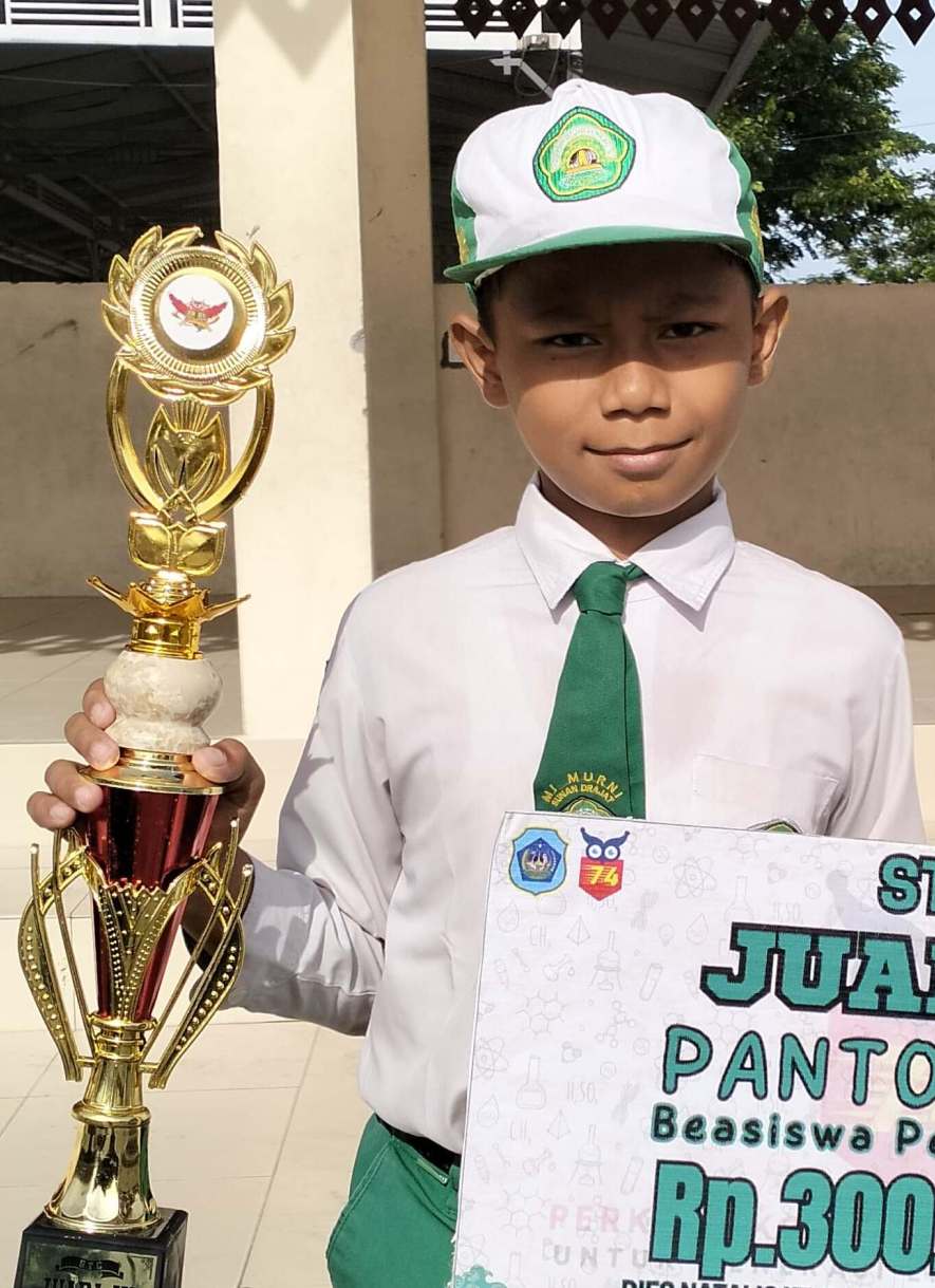 SUKA PANTOMIM:  Muhammad Rayhan Averroes.   (IST/RDR.LMG)