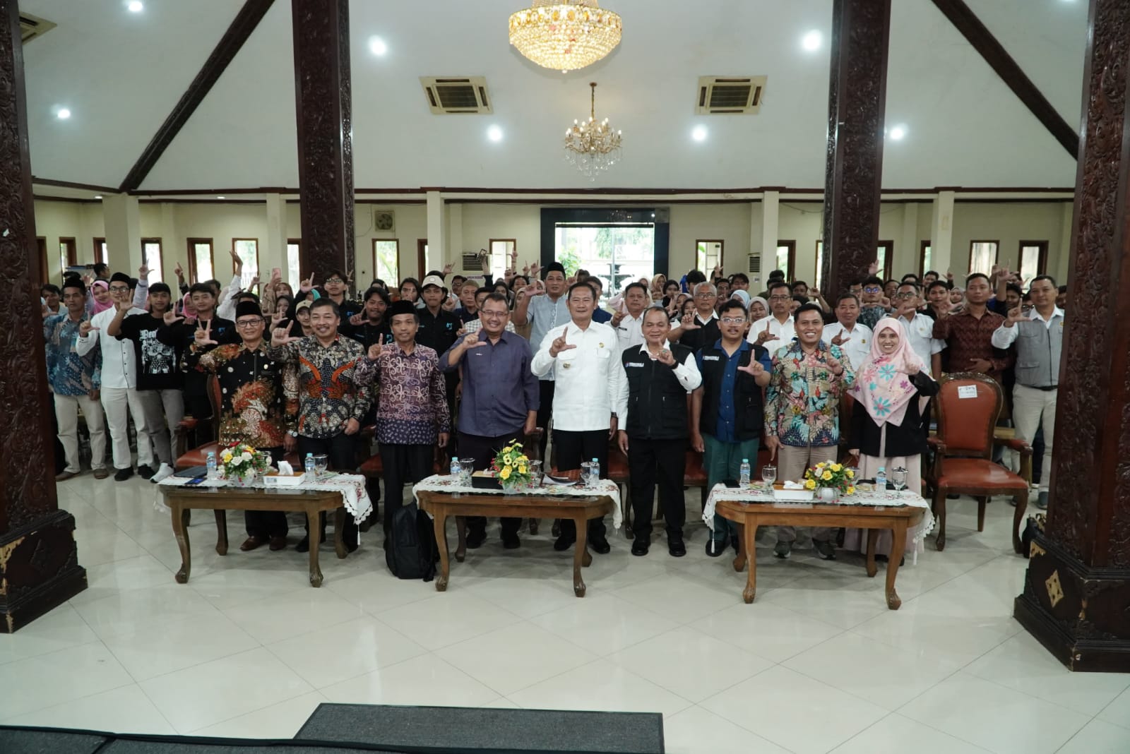 SEMANGAT: Bupati Yes saat menghadiri acara Fornasmala Pulang di Pendopo Lokatantra.