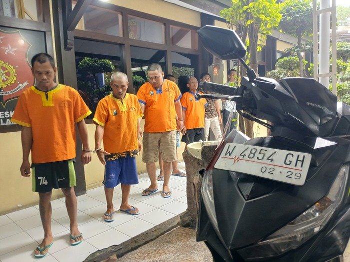 BARANG BUKTI: Salah satu motor hasil curian yang berhasil diungkap Polres Lamongan. ( Anjar Dwi Pradipta/Radar Lamongan)