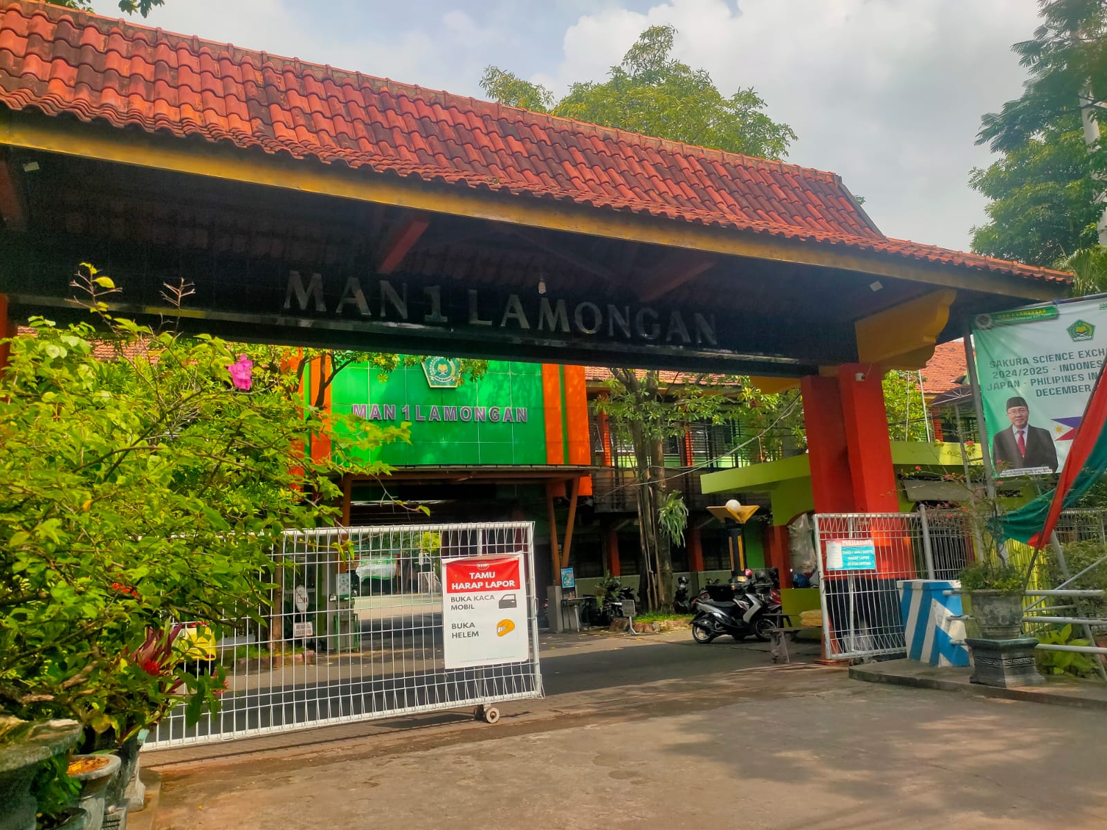Hilangnya data eligible siswa MAN 1 Lamongan disesalkan banyak pihak (AHMAD ASIP / RADAR LAMONGAN)
