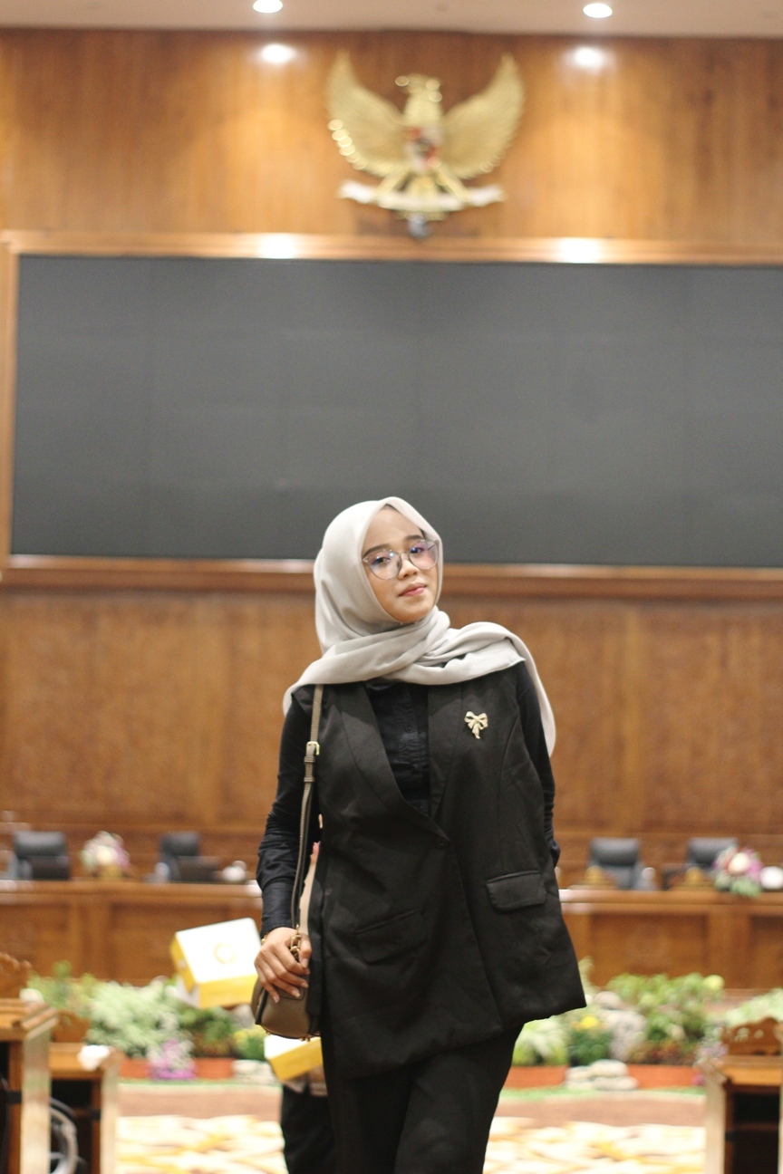 INGIN KE LABUAN BAJO: Luthfie Octavian, mahasiswi Unisda. (IST/RDR.LMG)