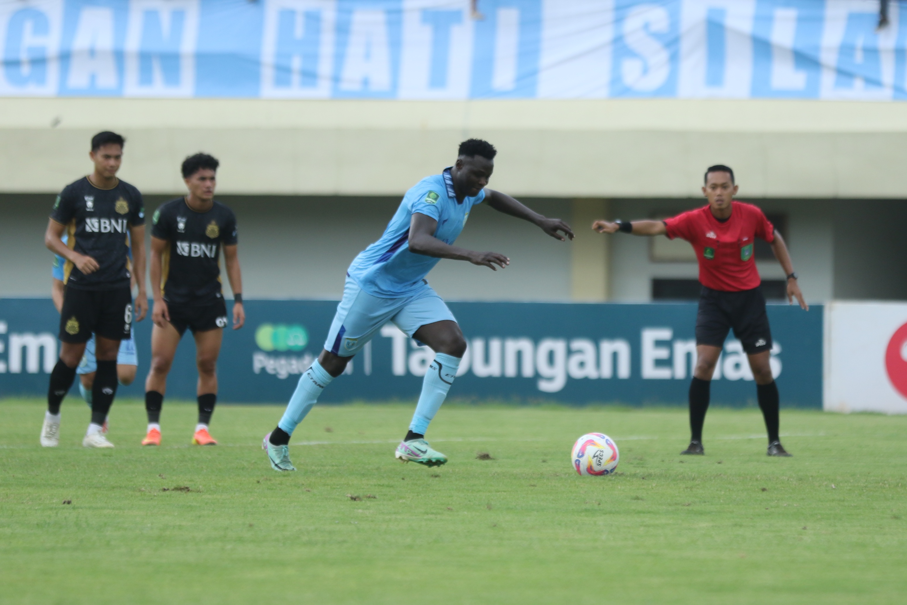 Selama empat laga delapan besar, King Eze hanya mencetak satu gol.&nbsp;ANJAR D. PRADIPTA / RADAR LAMONGAN