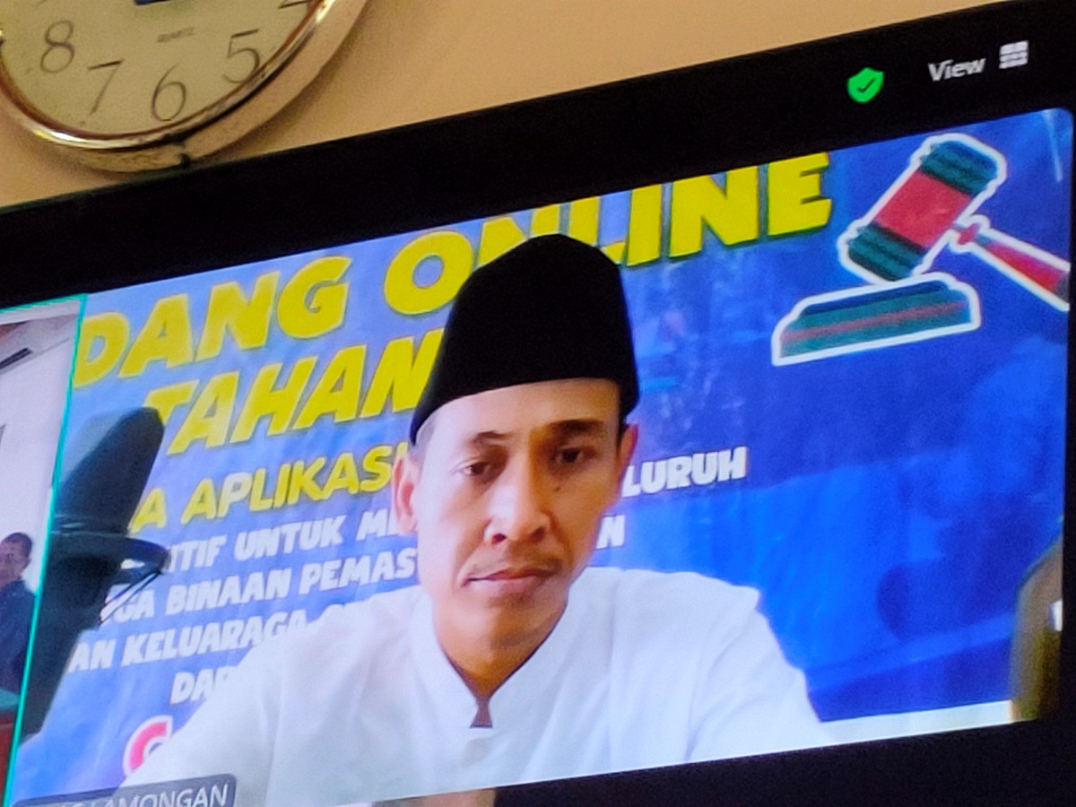 DIVONIS TIGA TAHUN: M Zainal Asyqyn Nizar menjalani persidangan secara online kasus penggelapan motor. (IST/RDR.LMG)