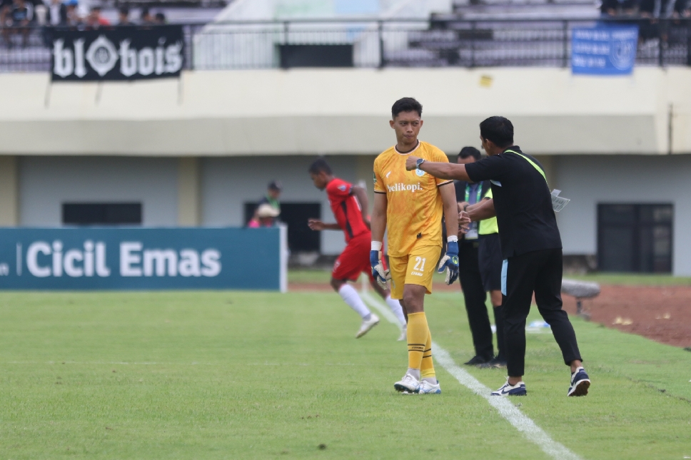 Bima Koto belum mampu menunjukkan performa terbaik, selama diturunkan dalam laga di babak delapan besar Liga 2. FOTO: ANJAR D. PRADIPTA / RADAR LAMONGAN