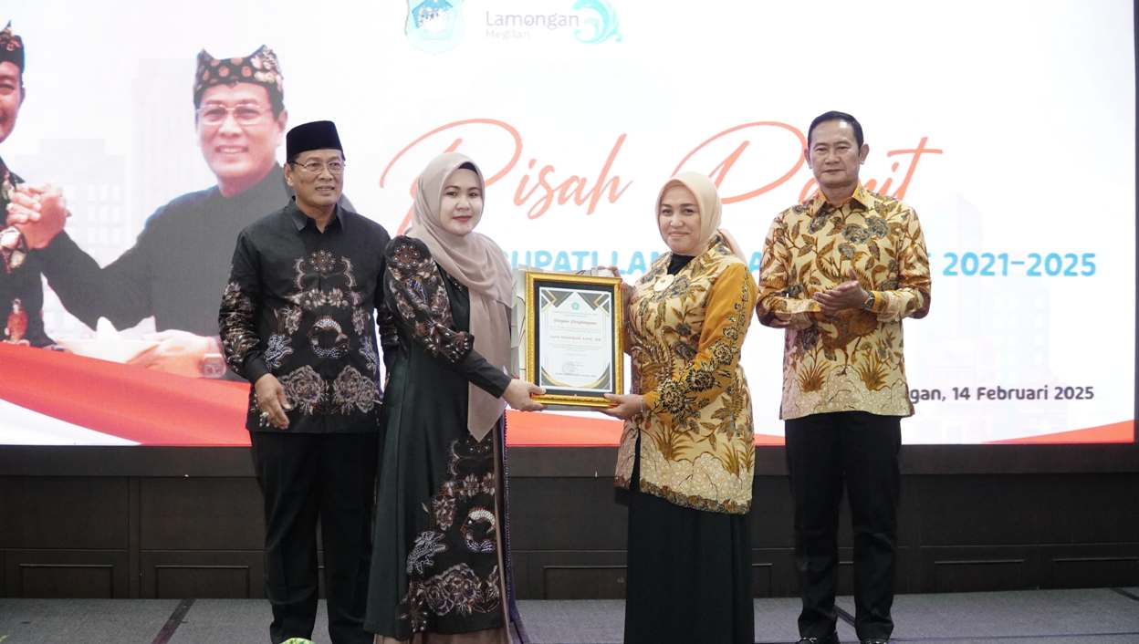 PISAH PAMIT: Abdul Rouf (kiri) bersama istri yang mengakhiri masa jabatannya sebagai wakil bupati Lamongan. Sementara Yes kembali terpilih menjadi bupati untuk masa jabatan 2025 - 2030. (HUMAS PEMKAB/