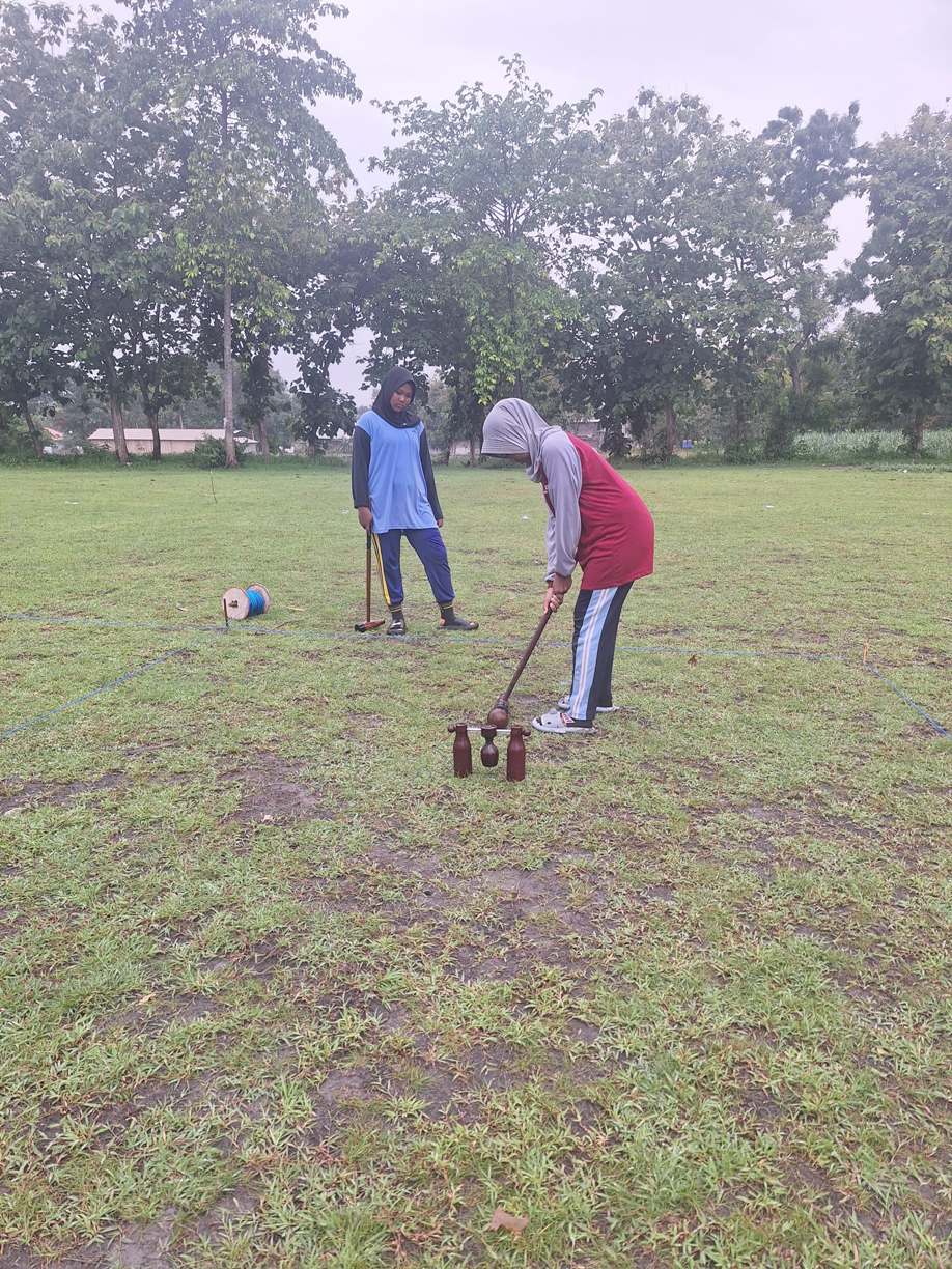 PERSIAPAN PORPROV: Atlet woodball Lamongan berkonsentrasi sebelum melakukan pukulan. (IST/RDR.LMG)