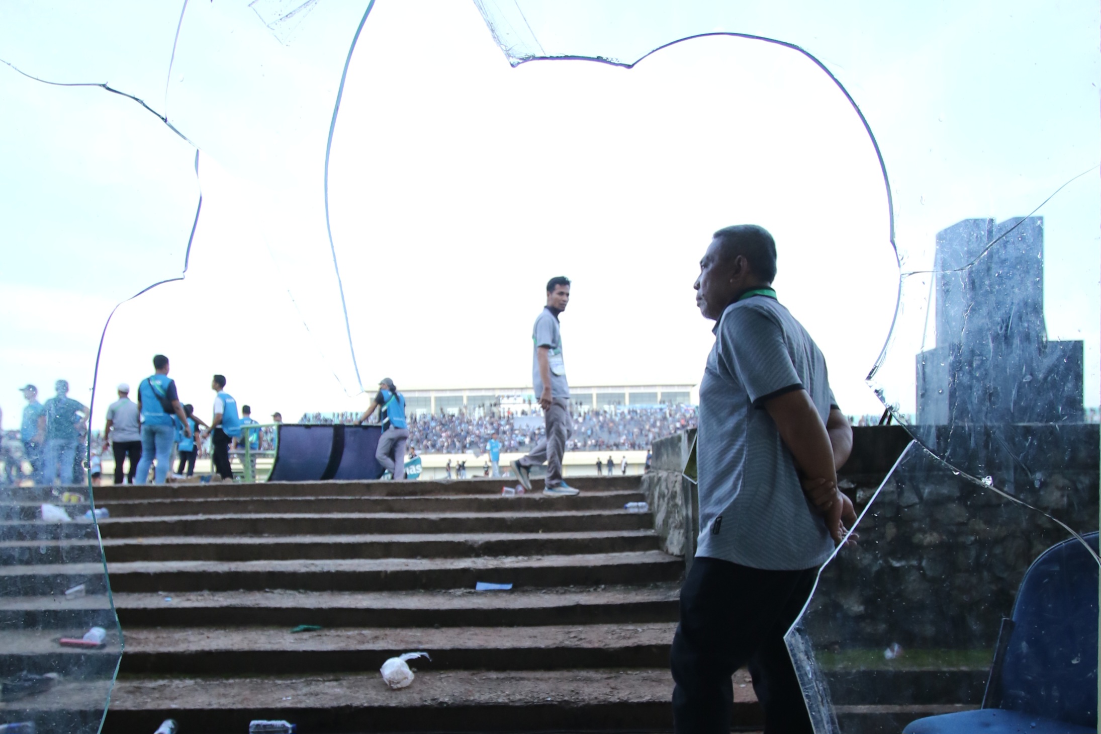 Stadion Tuban Sport Center Rusak di Beberapa Sudut akibat Kericuhan yang dilakukan oleh Oknum Suporter Persela