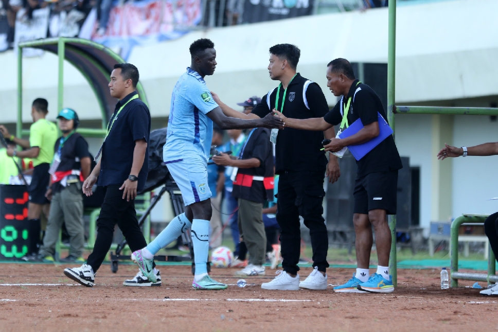 Akibat ulah oknum suporter ricuh di Stadion TSC, membuat Persela menerima hukuman yang cukup berat.&nbsp;