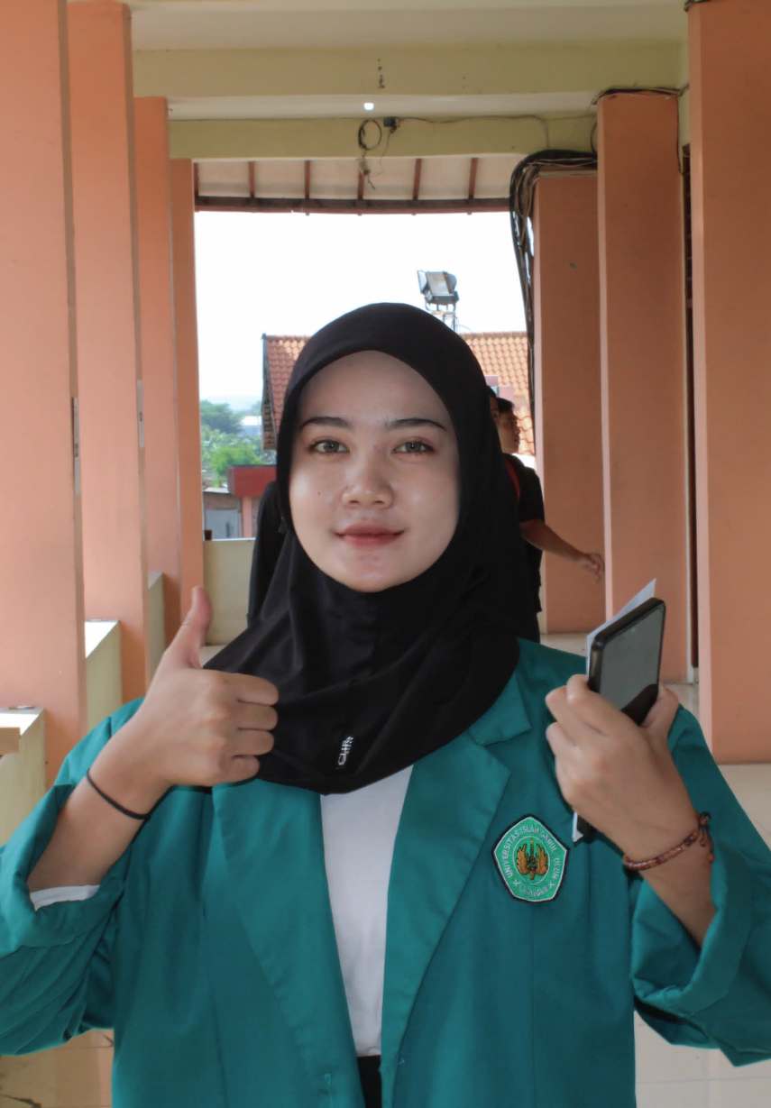 SUKA MASAK: Ira Poppy Swara, mahasiswi Universitas Islam Darul Ulum Lamongan. (IST/RDR.LMG)