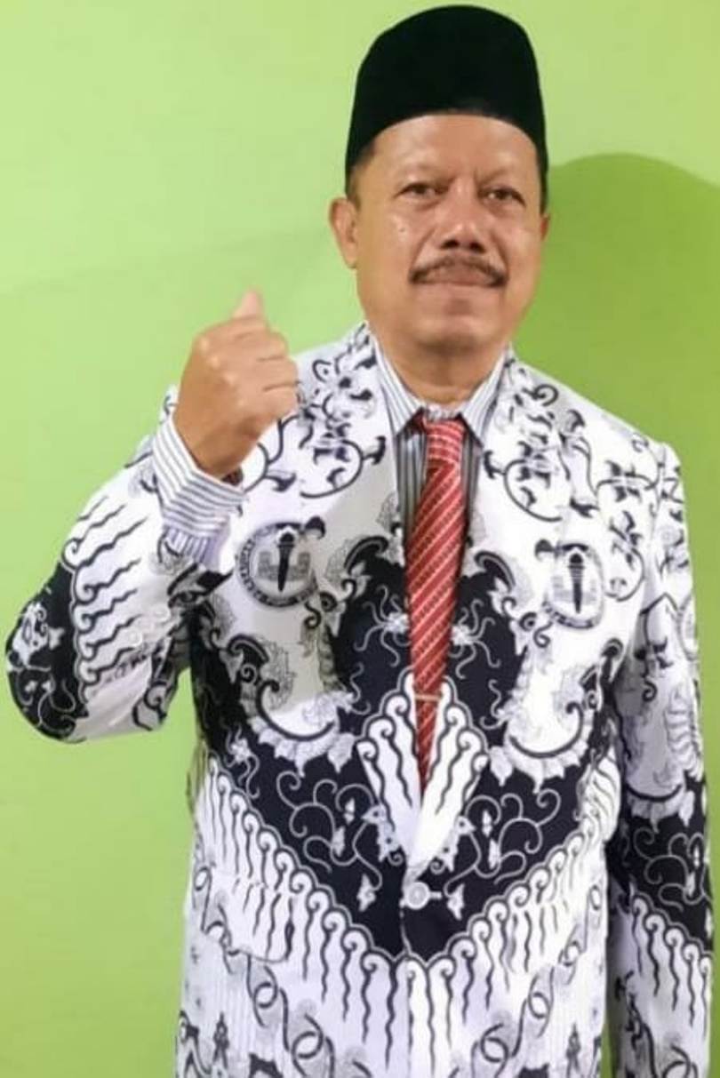 AKTIF DI PRAMUKA: Drs Rustam, M.Pd menjadi Andalan Gerakan Pramuka Kwatir Cabang Lamongan. (IST/RDR.LMG)