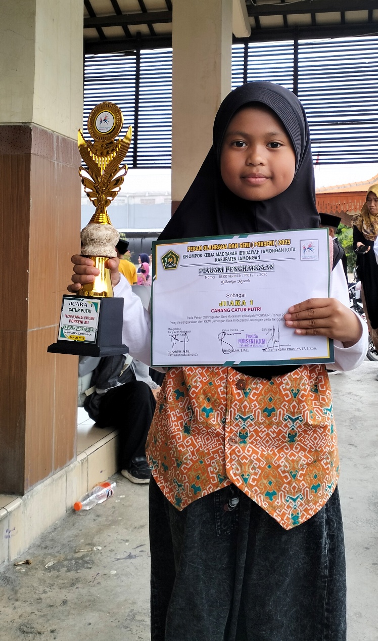SENANG BERMAIN CATUR: Nafisah Aliyah Wardah Nasution. (IST/RDR.LMG)