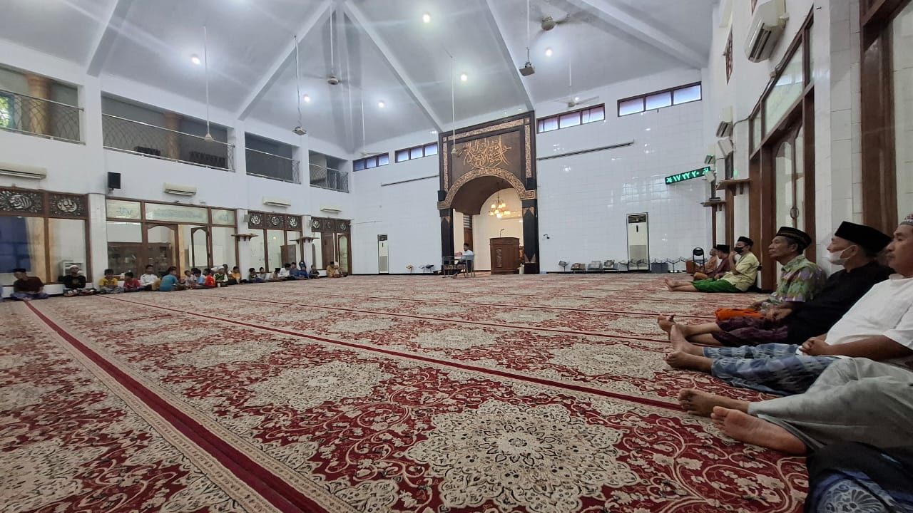 TABUR KEBAIKAN: Takmir Masjid Al-Azhar Lamongan mendatangkan penceramah dari PUTM Jogja untuk mengisi kajian.