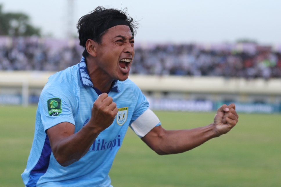 Mantan Striker Persela, Samsul Arif Munif masuk list 10 pemain senior Persibo Bojonegoro yang di daftrarkan bermain di Liga Nusantara.