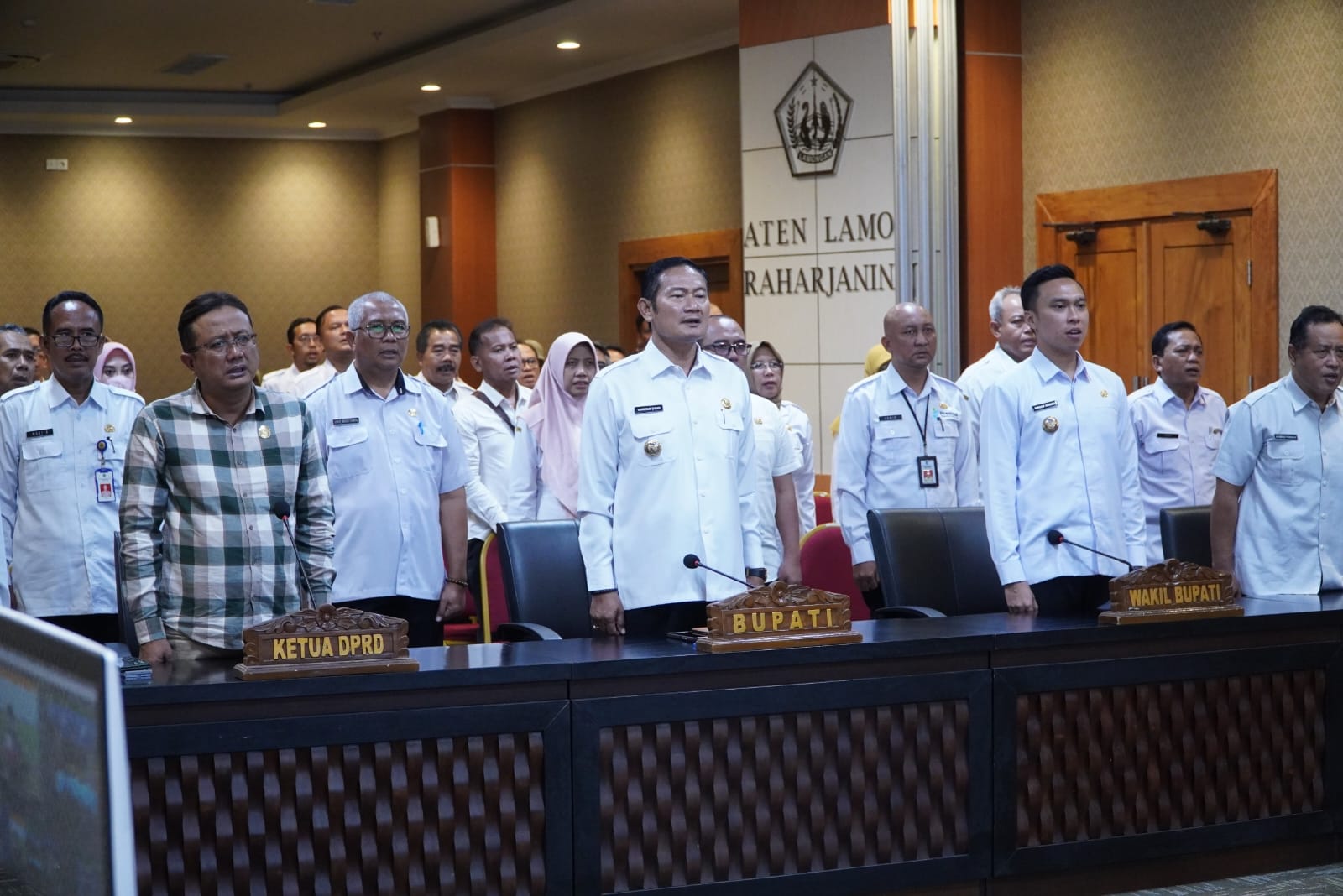 Bupati Yes dan Wabup Dirham beserta jajaran bersama Ketua DPRD Lamongan, M. Freddy Wahyudi saat menyimak peluncuran indikator MCP tahun 2025 oleh KPK.