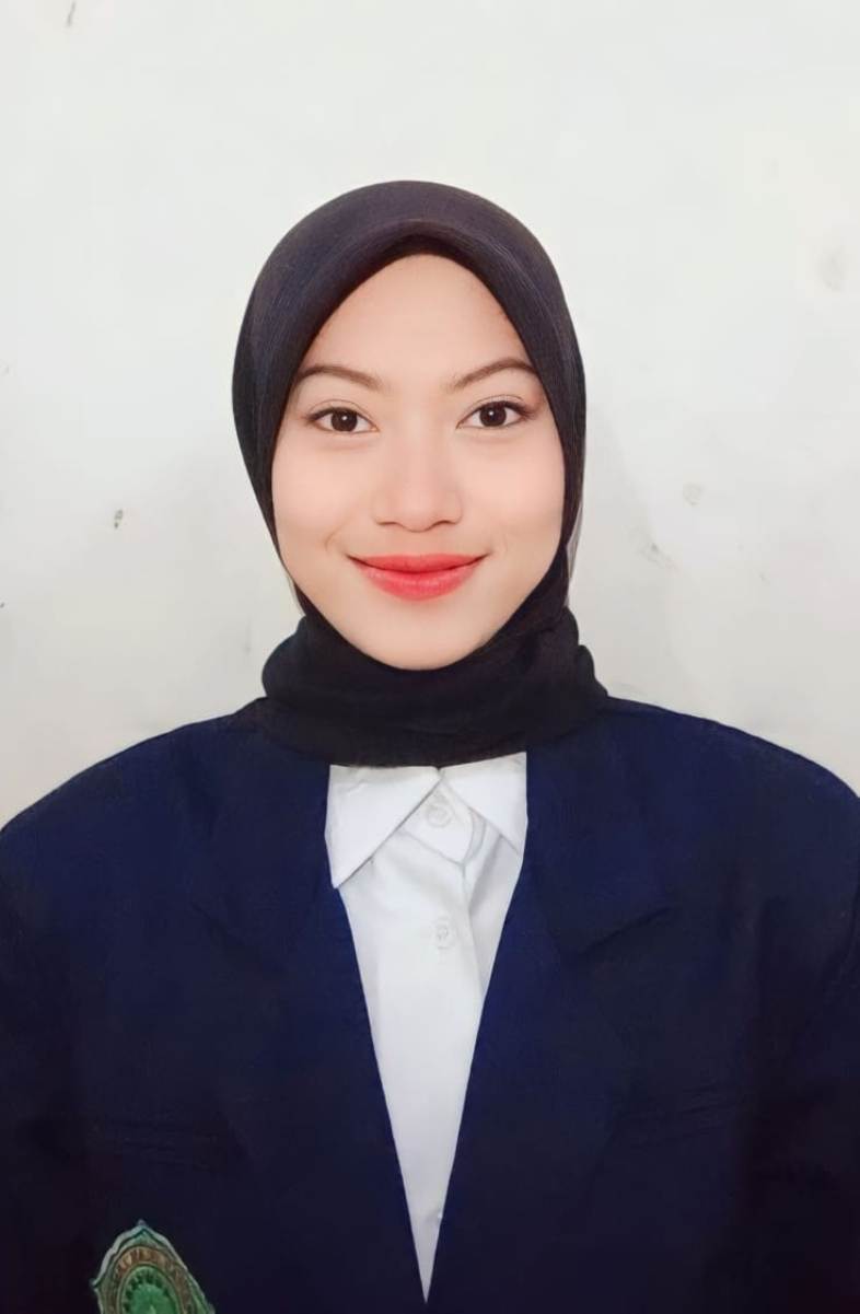 SUKA BACA NOVEL: Vindi Erina Agustin, Mahasiswi Fakultas Ilmu Kesehatan Universitas Islam Lamongan. (IST/RDR.LMG)