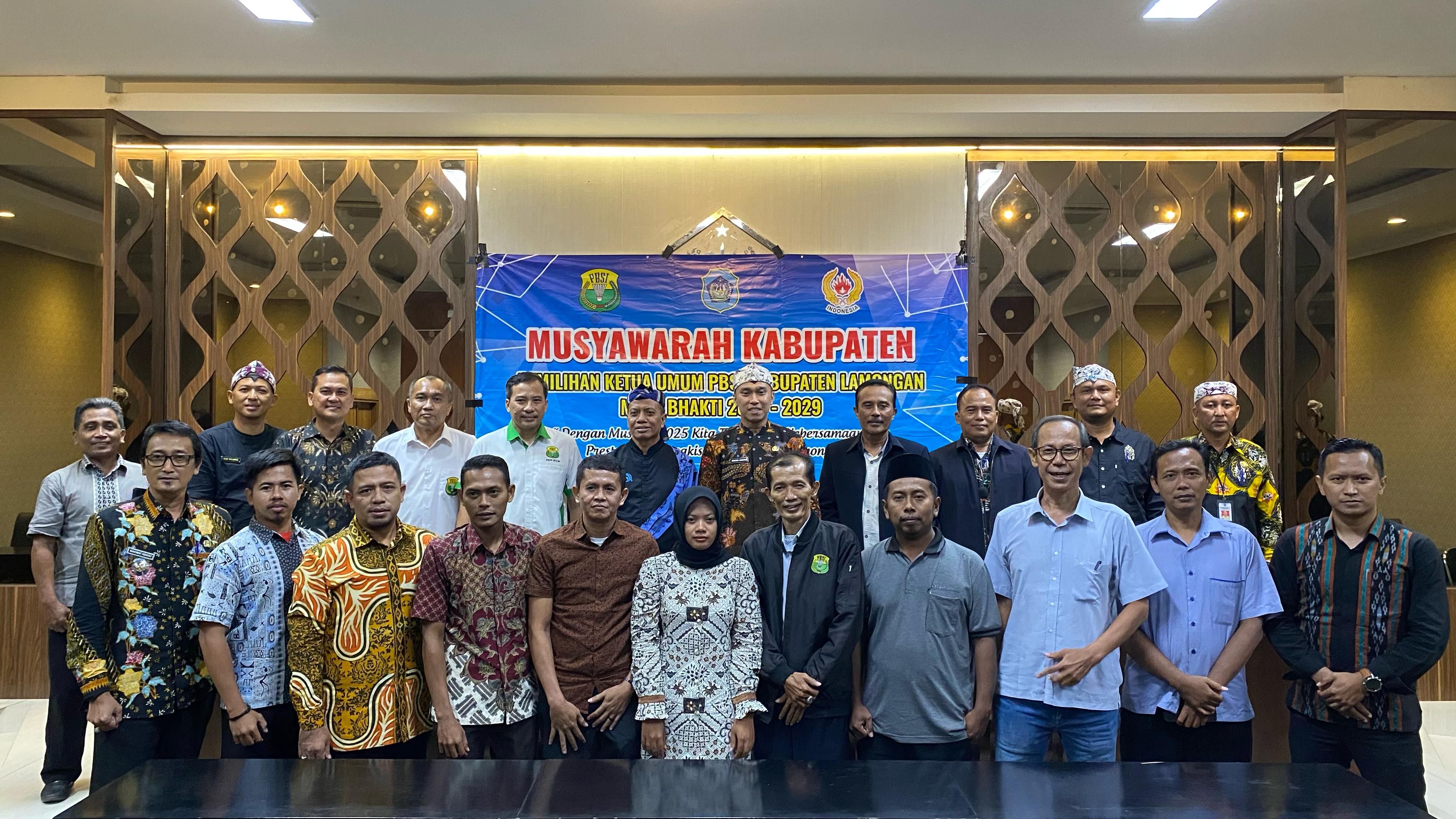 MENGEMBAN AMANAH: Wakil Bupati (Wabup) Lamongan, Dirham Akbar Aksara ST, B.Eng, M.Sc., usai didapuk sebagai Ketua Umum PBSI Lamongan masa bakti 2025 - 2029.