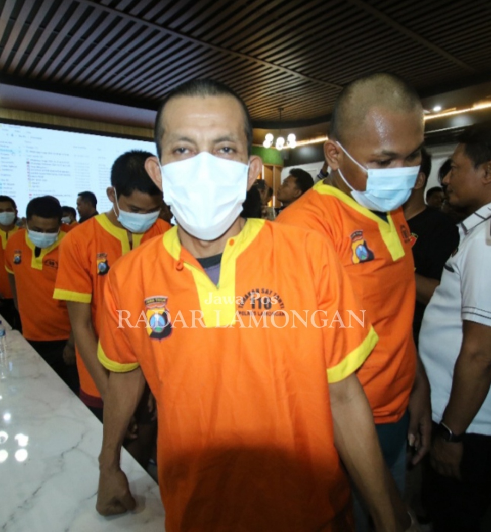 PUNGLI : Kades Sidomukti segera disidang di pengadilan Tipikor atas kasus pungli yang menjeratnya. (DOK/RADAR LAMONGAN)