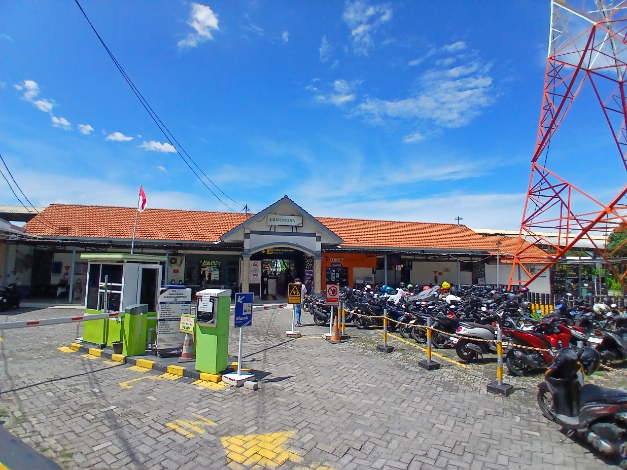 TERTINGGI: Stasiun Lamongan mencatatkan lonjakan penumpang tertinggi dibandingkan stasiun &ndash; stasiun lain di commuter line Wilayah 8 Surabaya.
