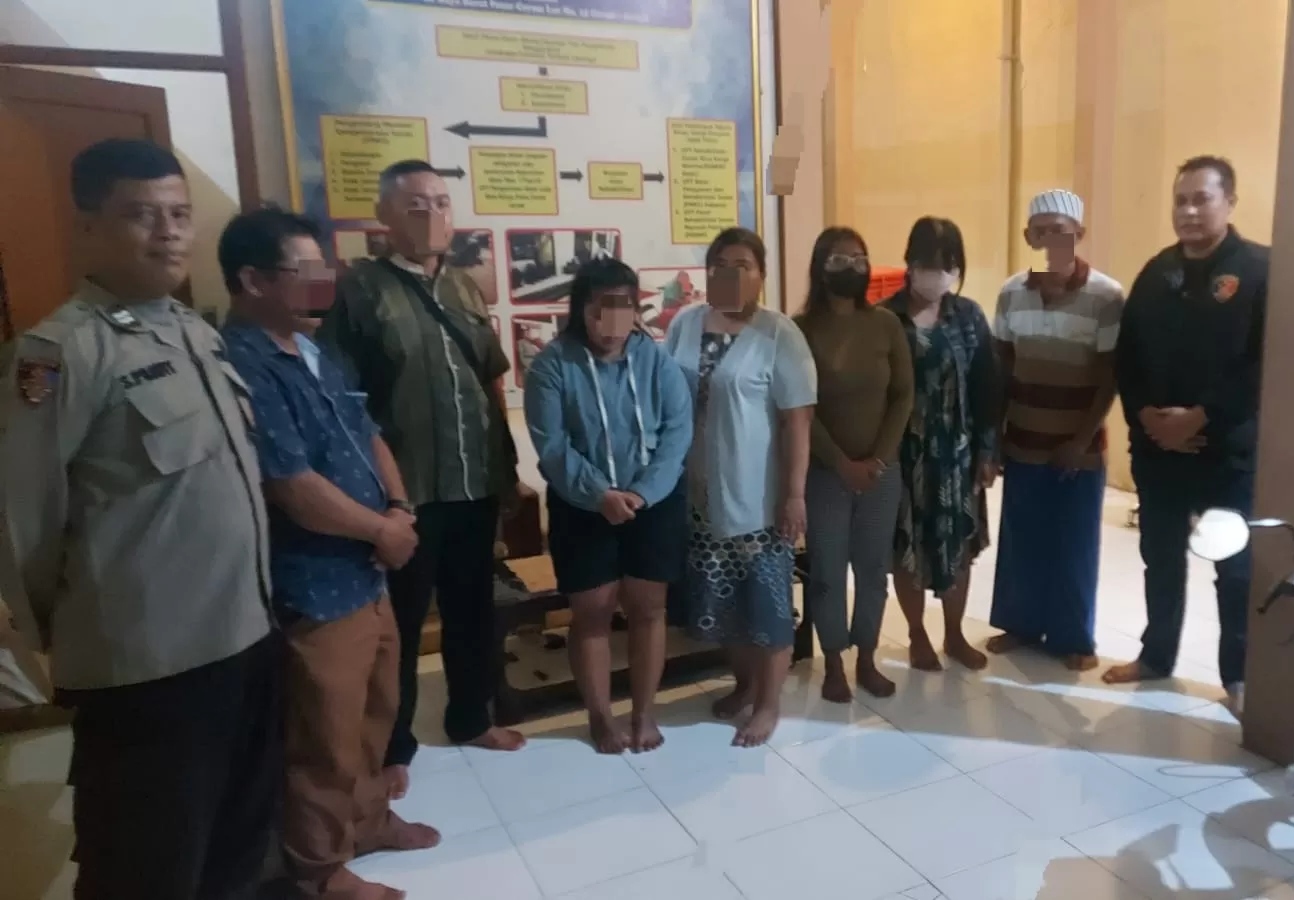 Unit Reskrim Polsek Duduksampeyan berhasil mengamankan empat wanita yang diduga terlibat dalam praktik prostitusi online melalui aplikasi MiChat (Ist/Radar Gresik)