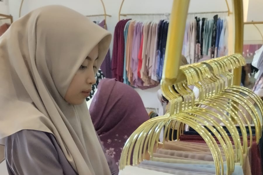 BERVARIATIF: Setiap tahun selalu ada tren hijab baru, yang diburu untuk dikenakan saat Lebaran.