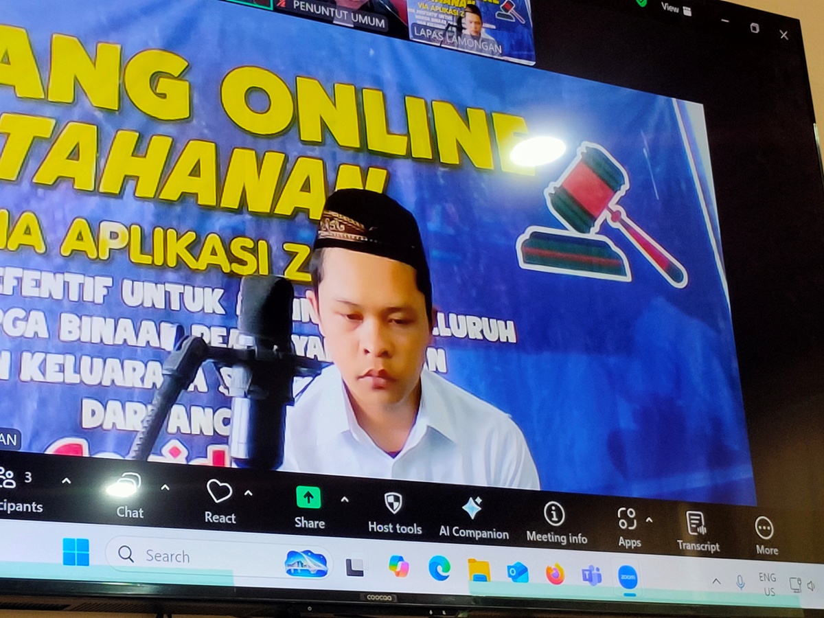 DITUNTUT SETAHUN: Aldi Kusuma menjalani persidangan kasus peredaran pil dobel L.  (IST/RDR.LMG)