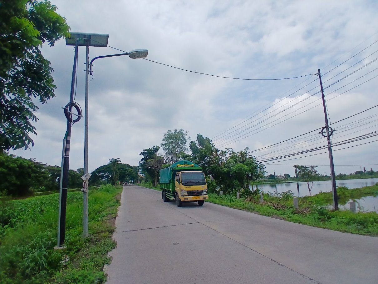 BAKAL DITAMBAH: PJU yang ada di Lamongan. Dishub berencana memasang 40 titik PJU di sepanjang Deket - Karangbinangun sebelum lebaran. (ANJAR DWI PRADIPTA/RDR.LMG)