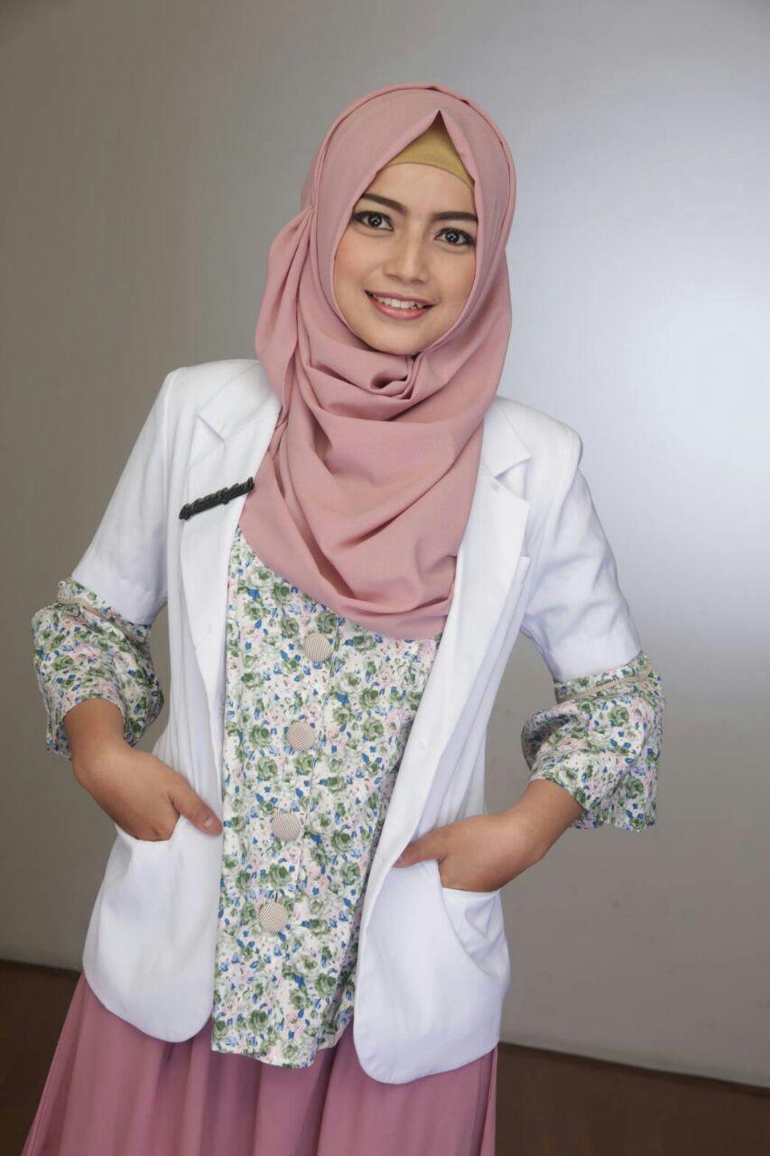 INGATKAN RUTIN SIKAT GIGI: Dokter Gigi RSUD Ngimbang, drg Farichah Septiana Arindani. (IST/RDR.LMG)
