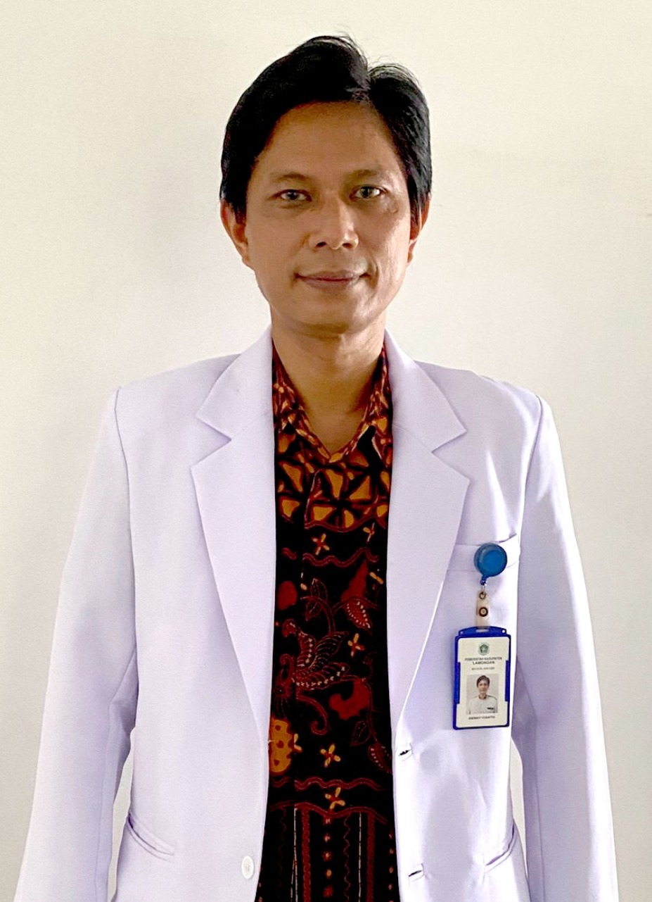 JANGAN ANGGAP ENTENG SERING MELUDAH: Dr dr H Denny Vianto, SpPD FINASIM, CMC, CCD, dokter spesialis penyakit dalam dan direktur PT Permata Hati Lamongan. (IST/RDR.LMG)