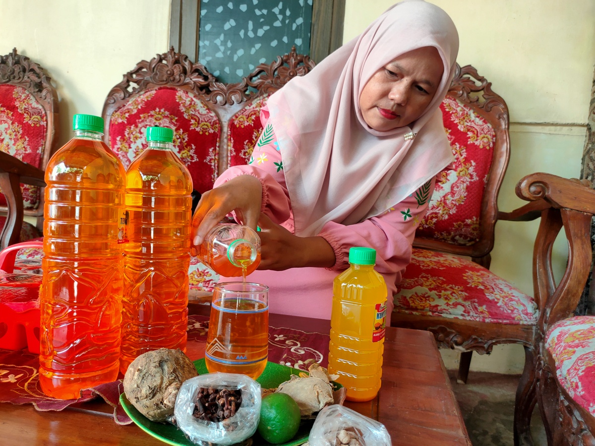 Resep dari Orang Tua, Pesan Jamu Racikan Fatma Harus Menunggu Minimal ...