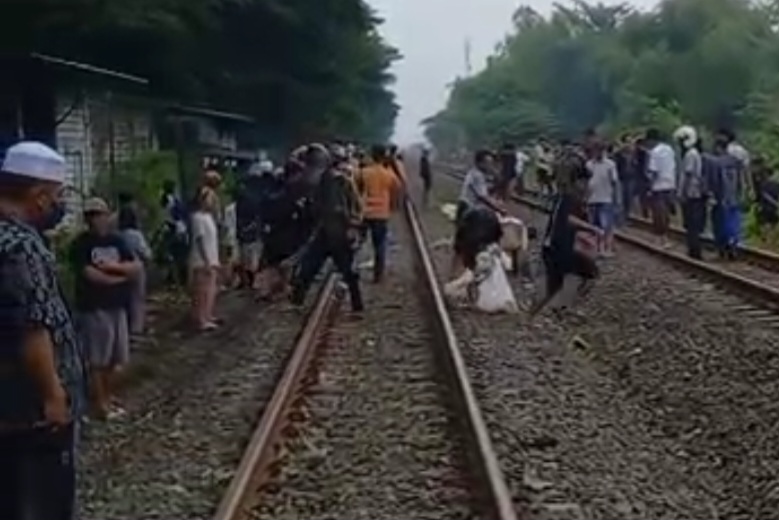Tempat Kejadian kakak beradik tertabrak kereta api di perlintasan KA Desa Warukulon, Kecamatan Pucuk, Sabtu (6/4)