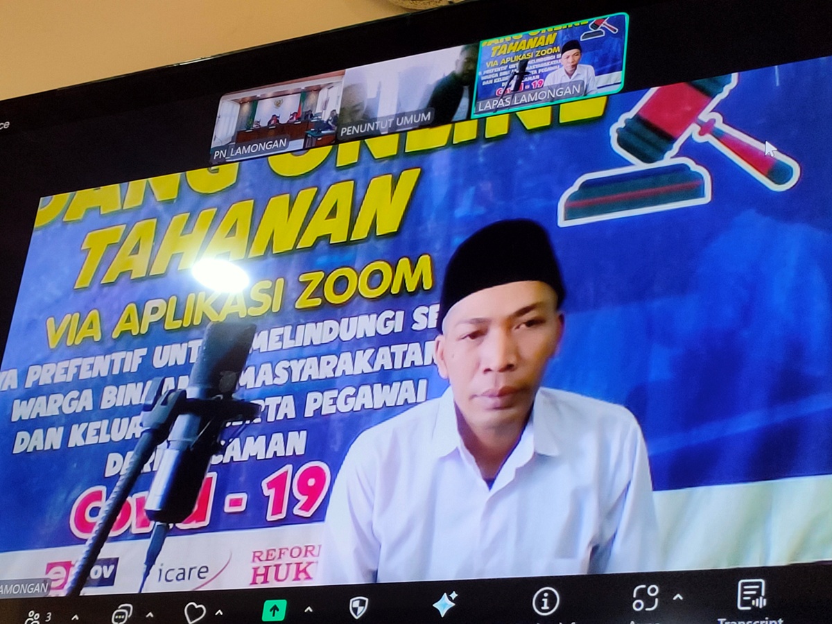 DITUNTUT 1,5 TAHUN: Moh Rifkiyatul Mizan menjalani sidang secara online karena kasus perjudian. (IST/RDR.LMG)
